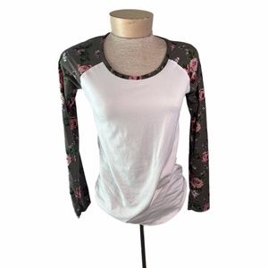 Women"s rue 21 long sleeve shirt size xs (0152)